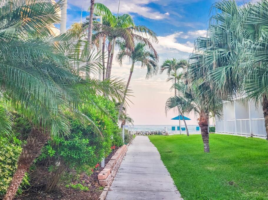 2 Bedroom Oceanfront Condo! Pool, Beach, Incredible Views, Florida Keys Gem! Key Colony Beach Exterior photo